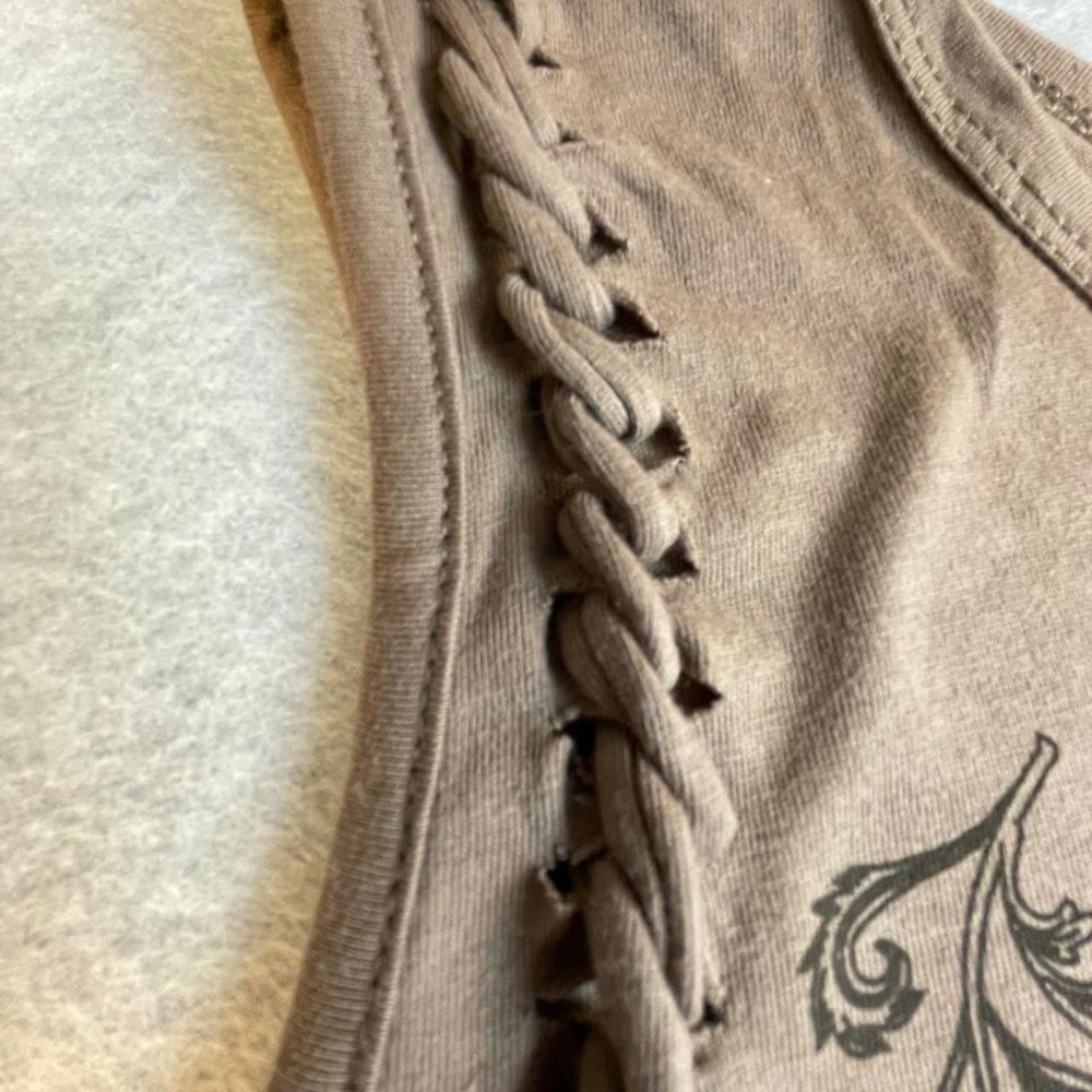Brown tank top with three horses graphic and decorative swirls, size 2X. - Picture 4 of 4